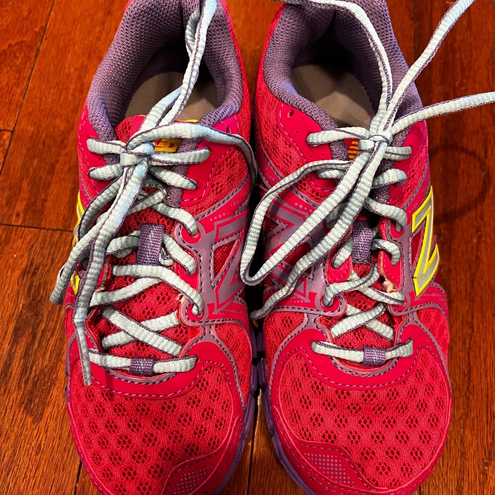 New Balance Running Sneaker 750 v2 13 little kids pink and purple NWOT